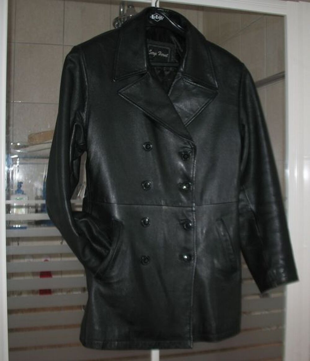 veste en cuir noire tr&egrave;s bon &eacute;tat T42 de marque Vêtements