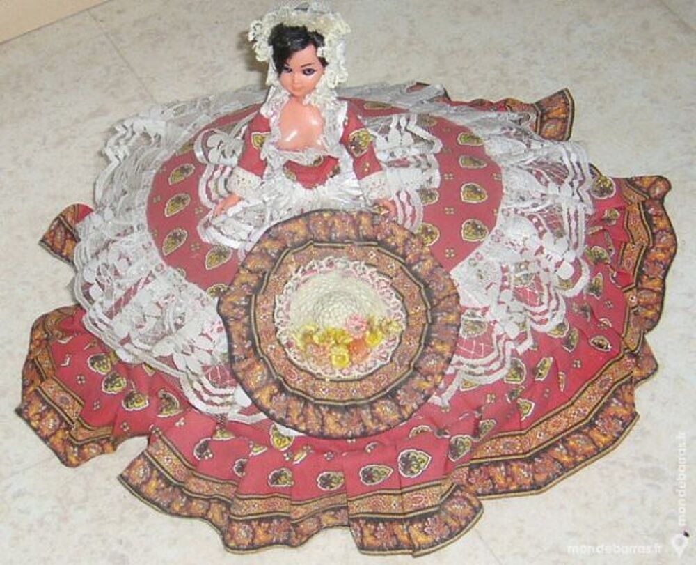 Poup&eacute;e en porcelaine pour d&eacute;coration Jeux / jouets