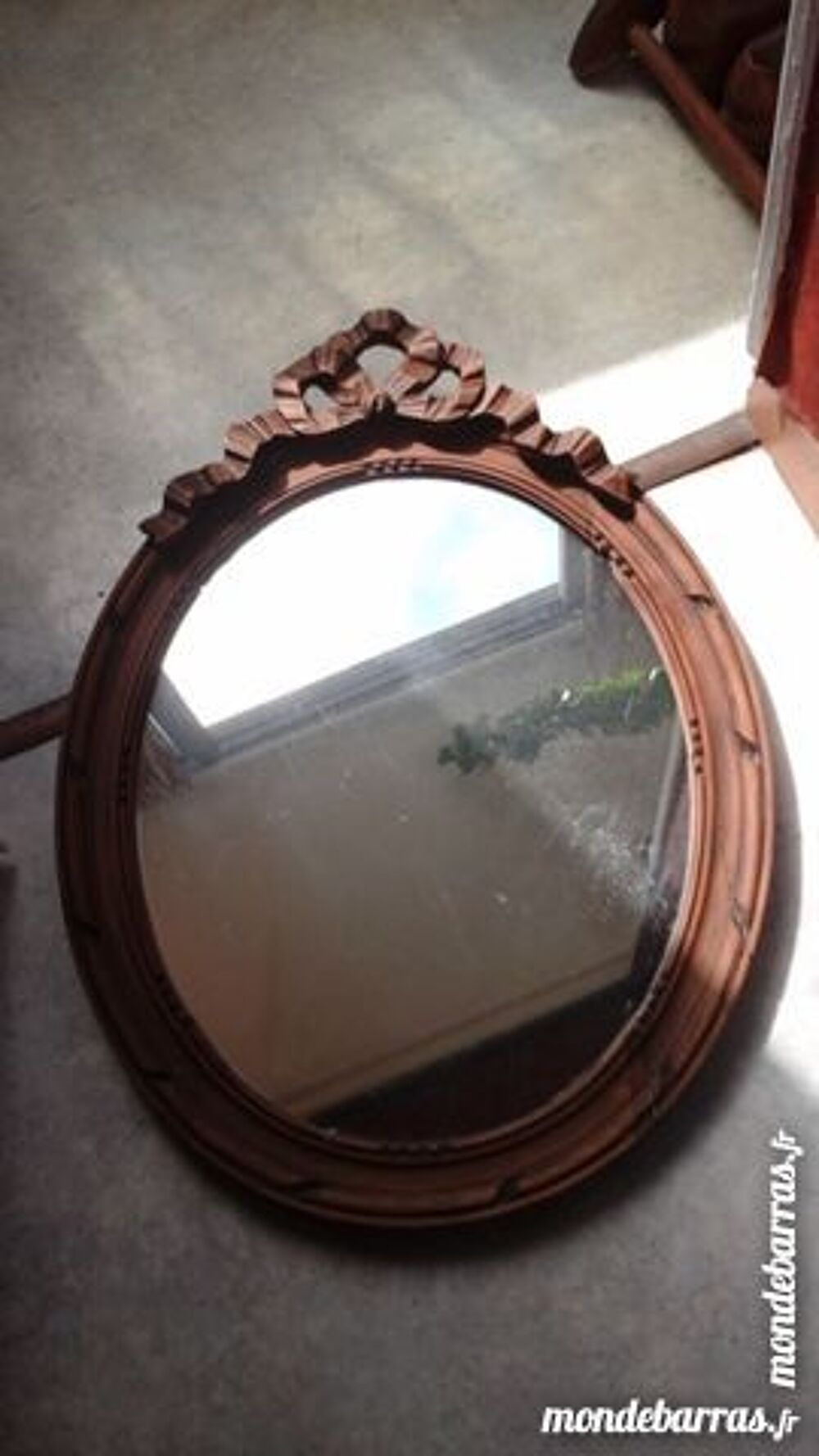 Miroir ovale dans un cadre ovale ancien Décoration