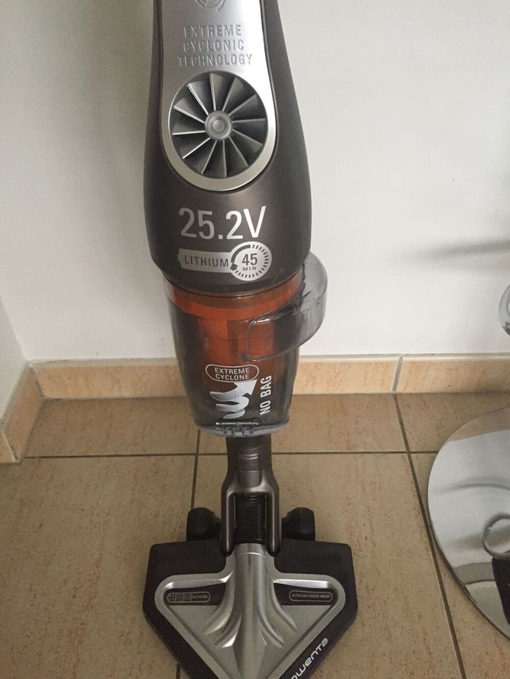 ROWENTA air Force extreme lithium : r&eacute;f&eacute;rence RH 8829WO 25V Electrom�nager