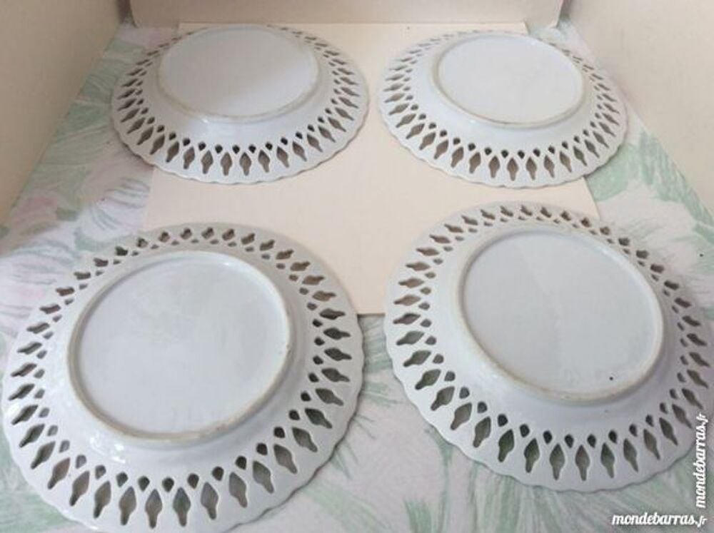 Assiettes dessert dentelle porcelaine d&eacute;cor centr&eacute; 