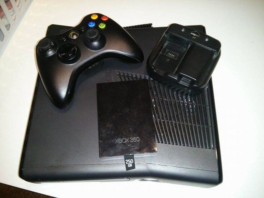 xbox 360 slim Consoles et jeux vidéos