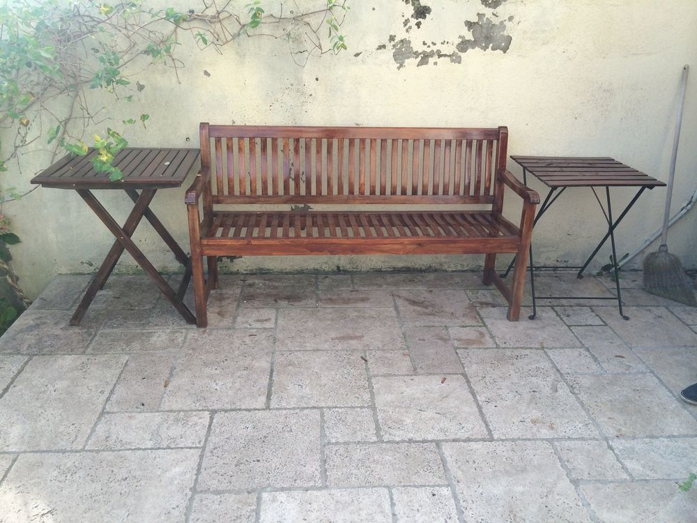 mobilier de jardin en bois. Jardin