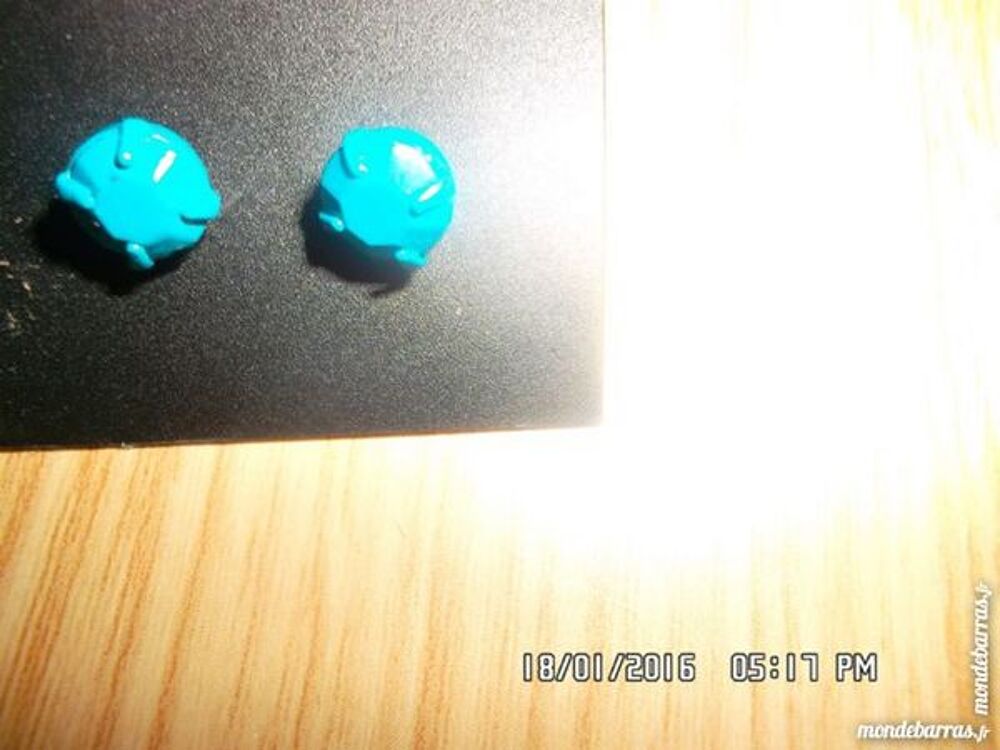 paire boucles d'oreilles bleu Bijoux et montres