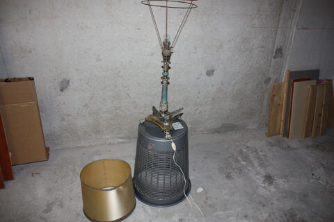 Lampe ancienne 3 pieds 30 Frjus (83)