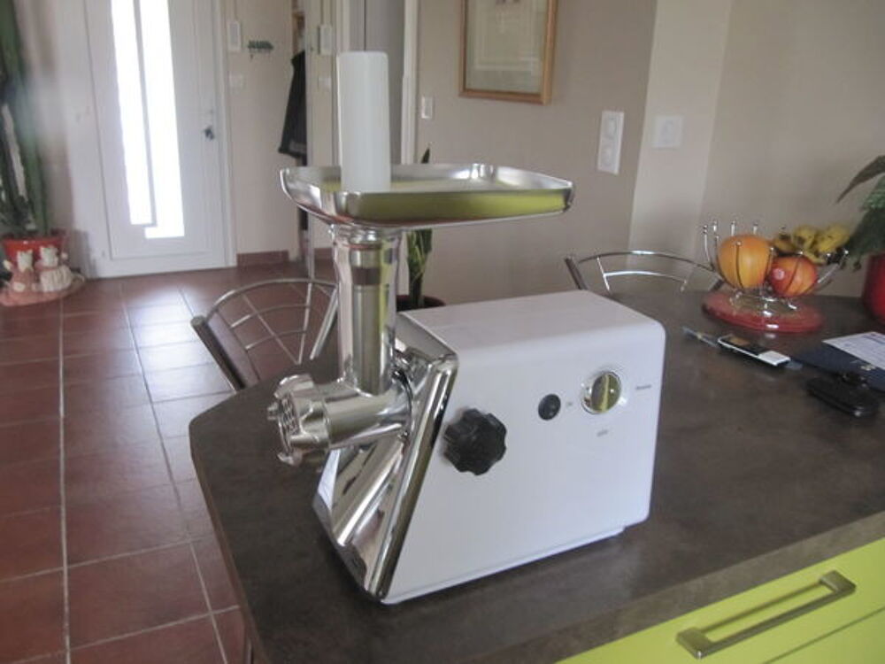 VD HACHOIR ELECTRIQUE TOUTES VIANDES Electroménager