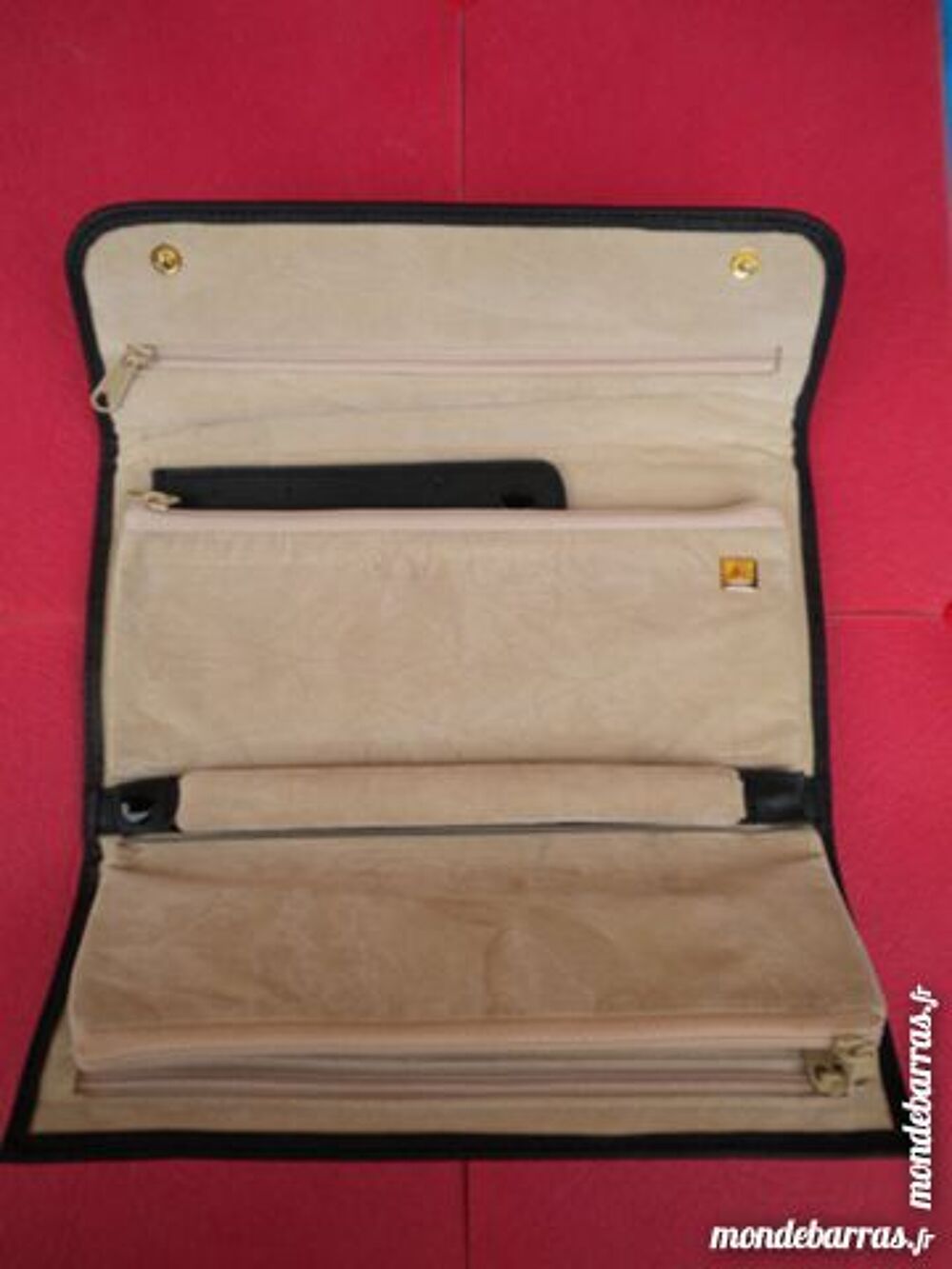POCHETTE A BIJOUX Bijoux et montres
