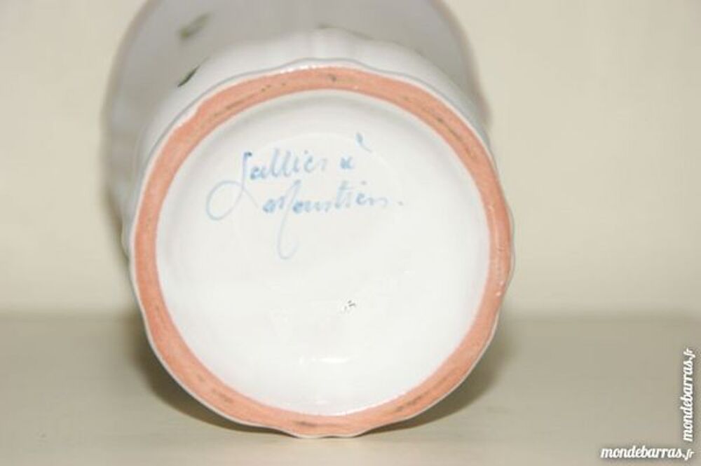 petit vase en moustier Décoration