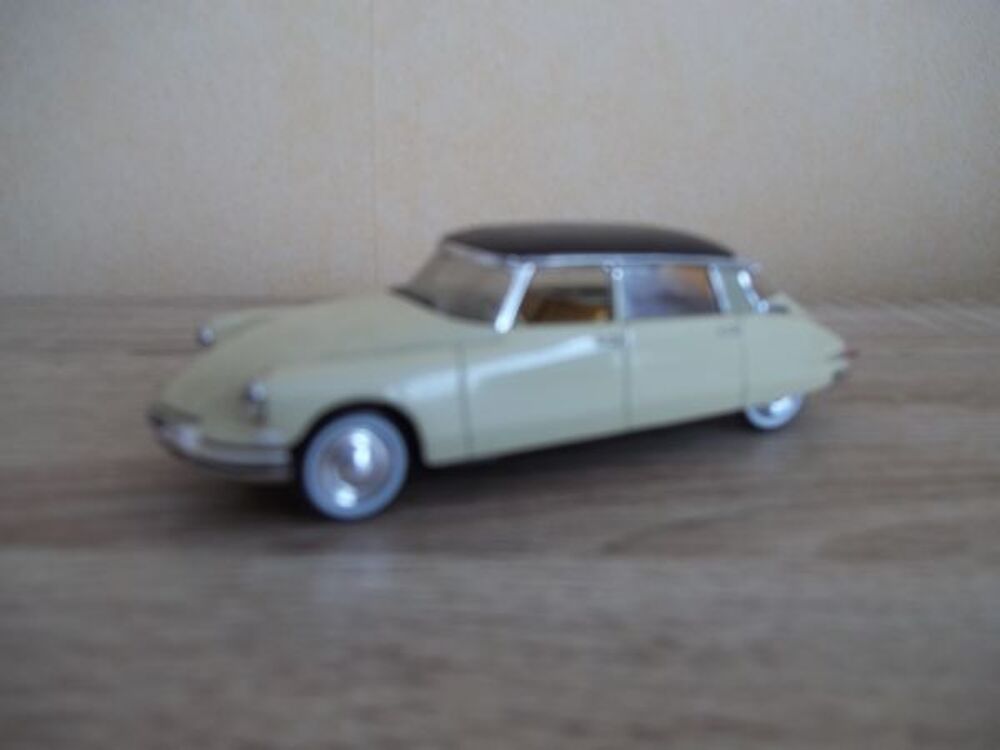VOITURE MINIATURE Jeux / jouets