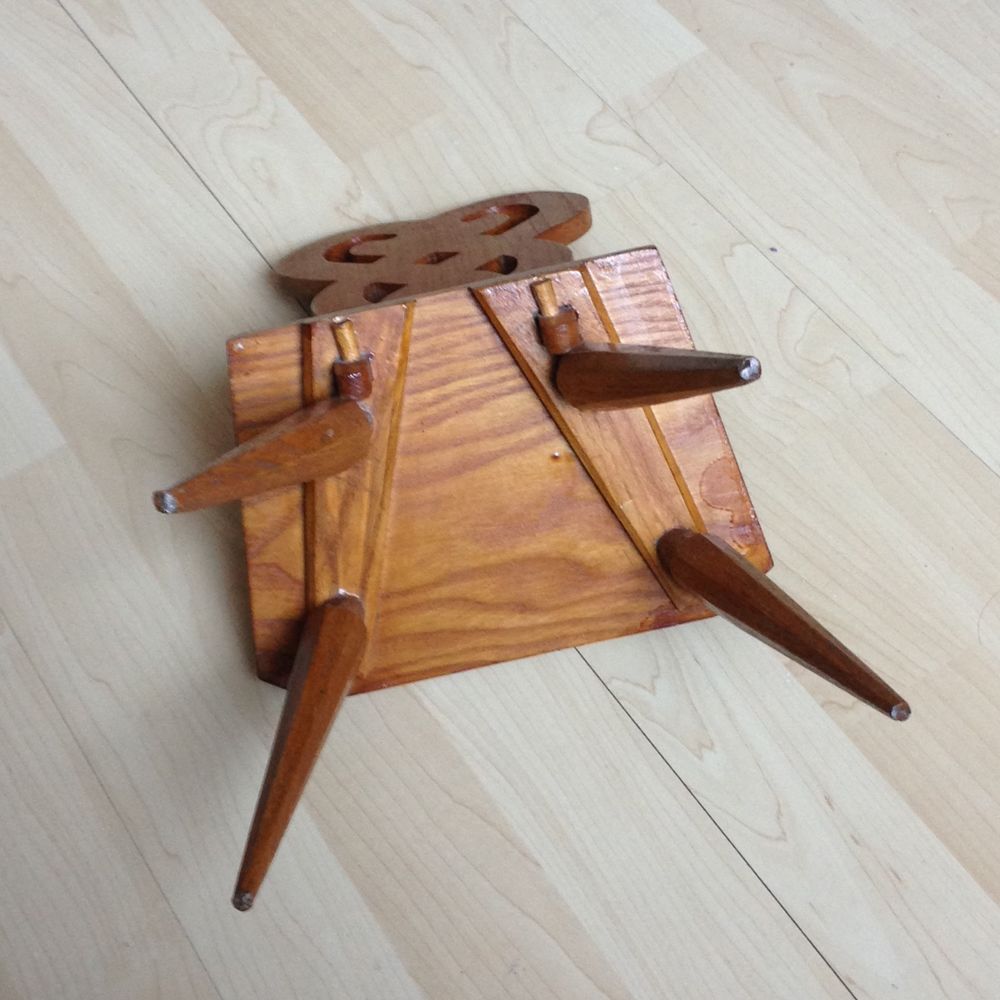 Petite chaise d&eacute;corative en bois Décoration