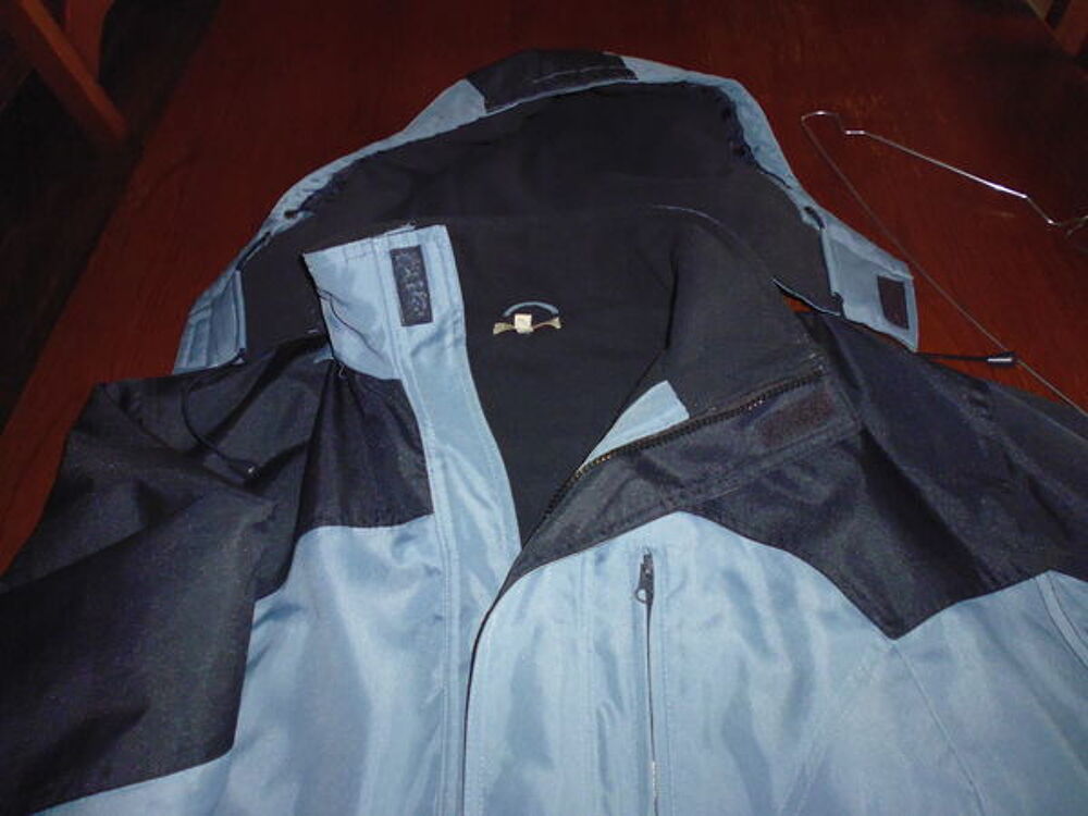 BLOUSON &agrave; capuche, chaud , T M. Vêtements