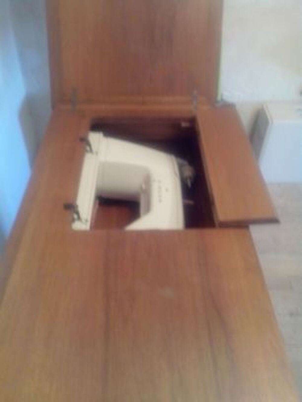JOLI PETIT MEUBLE D'EBENISTERIE POUR MACHINE A COUDRE Meubles