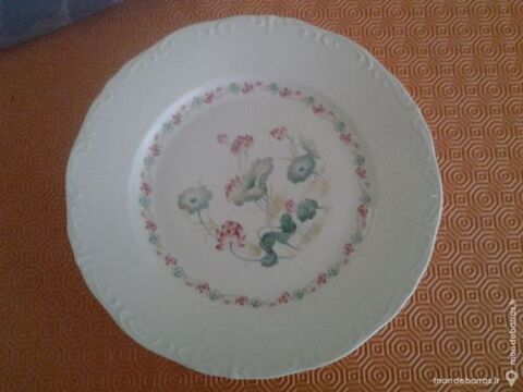 Assiette porcelaine   (casoar) 20 Noisy-le-Grand (93)