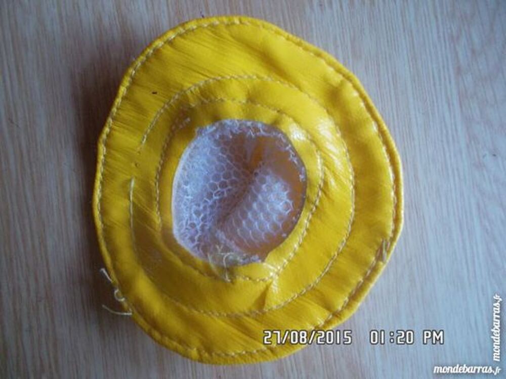 CHAPEAU CIRE JAUNE Jeux / jouets