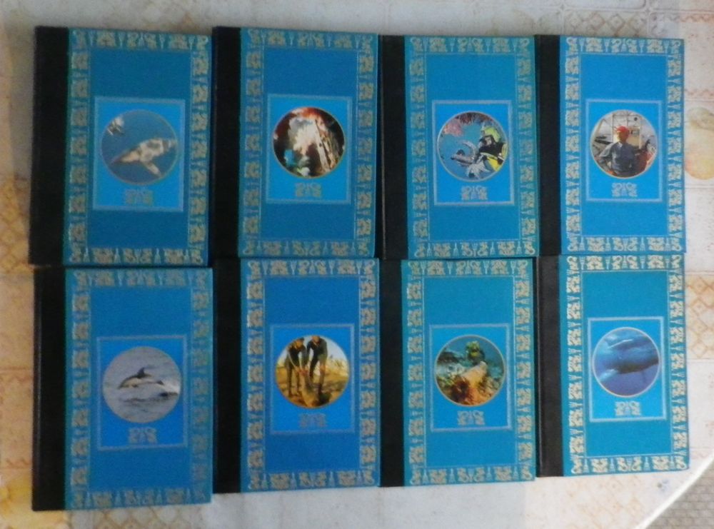 8 LIVRES COUSTEAU vendus en lot ou &agrave; l'unit&eacute; Livres et BD