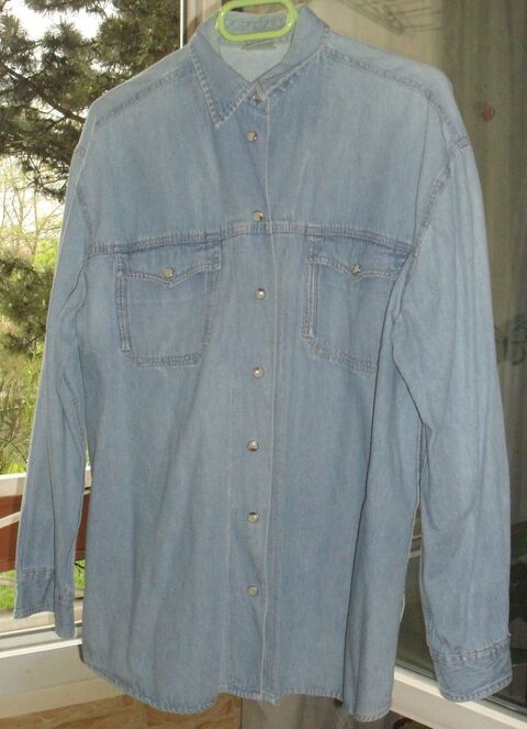 Veste en Jean YESSICA Taille 44 25 Montreuil (93)