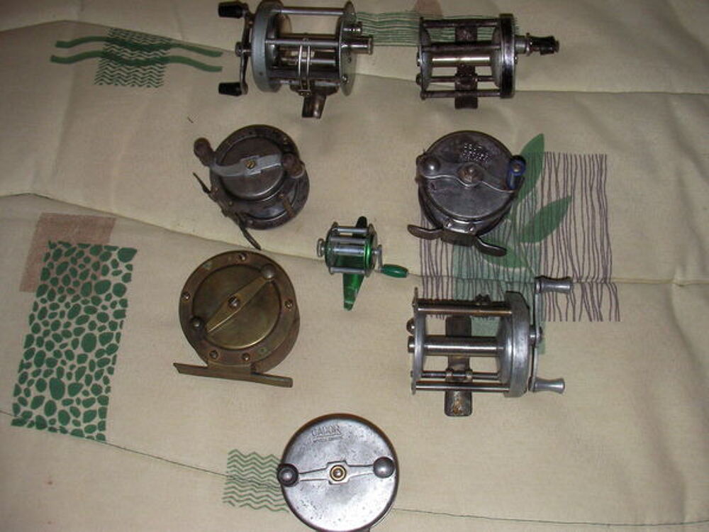 LOT DE 8 MOULINETS ANCIENS. Sports