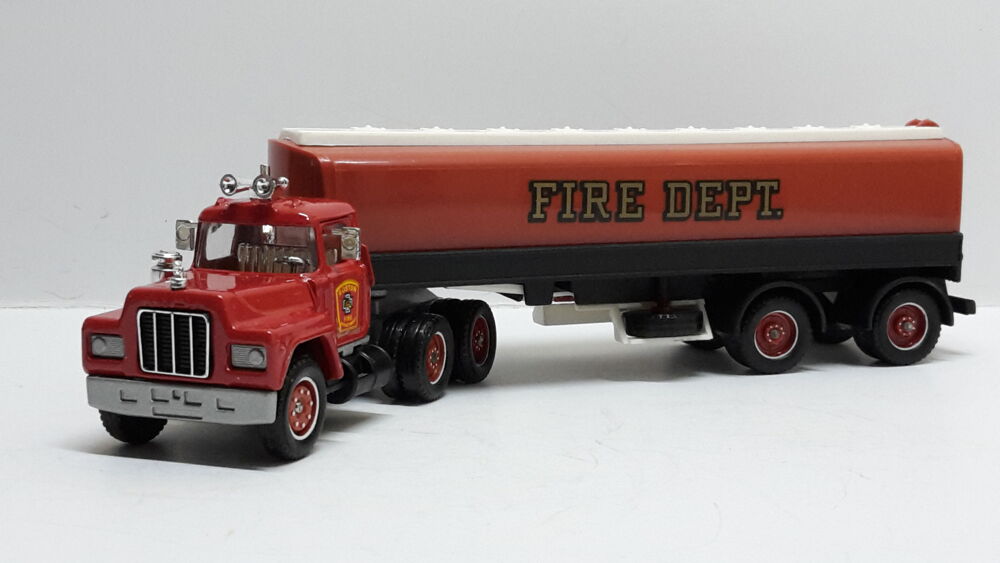 Mack R600 + semi-remorque citerne pompiers 