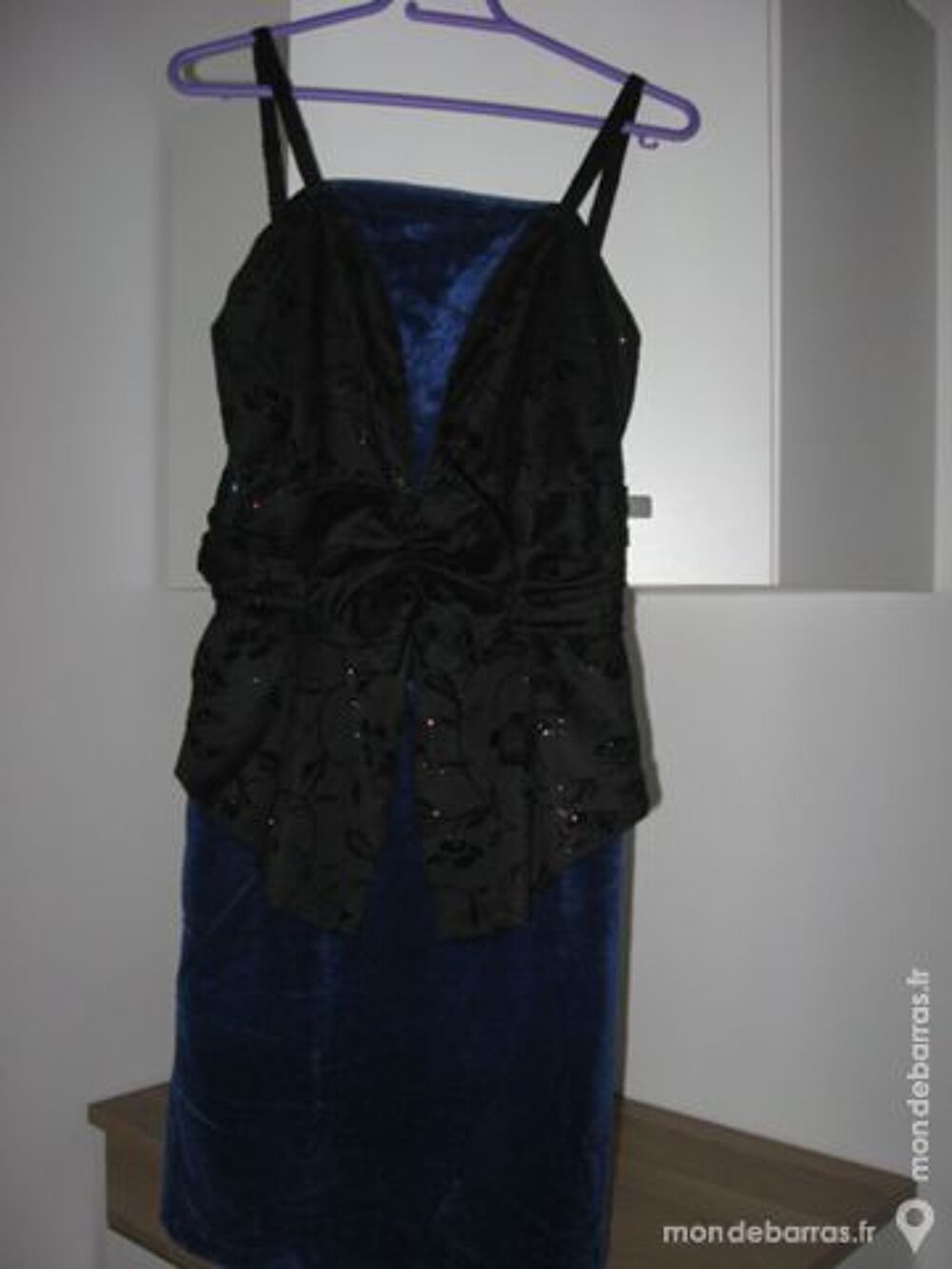 Robe bleue et noire Vêtements