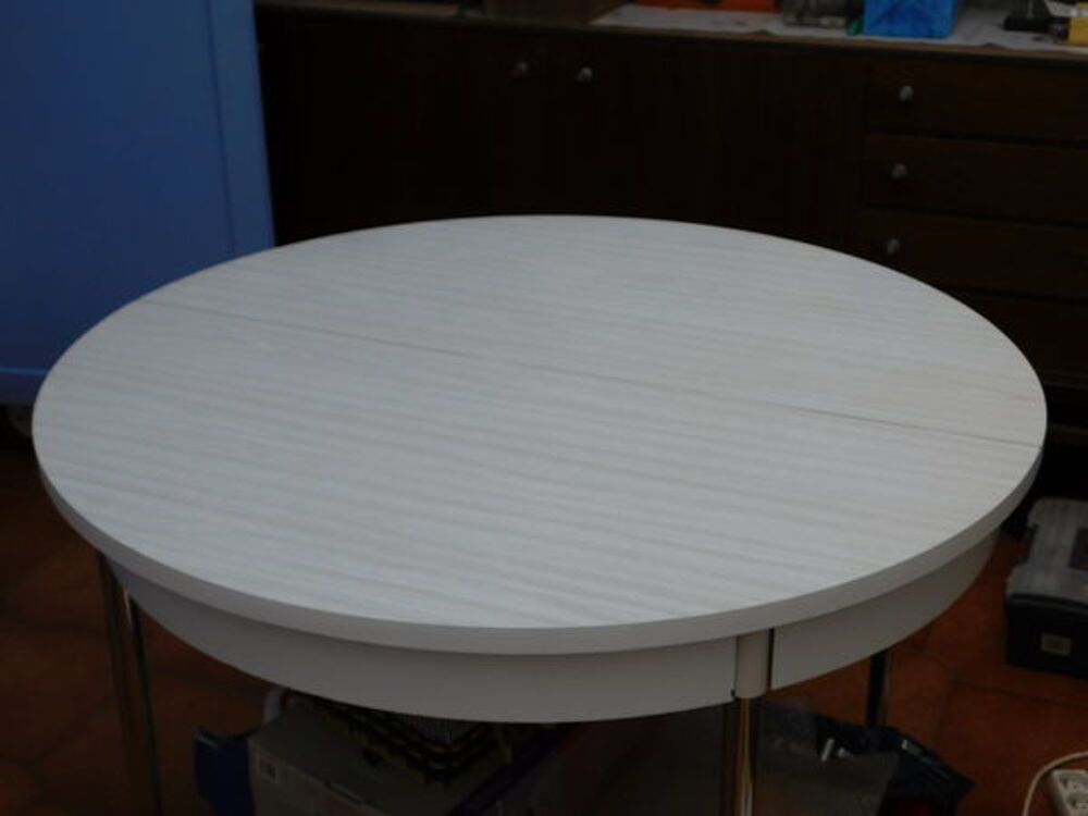 TABLE EN FORMICA RONDE CONVERTIBLE Meubles