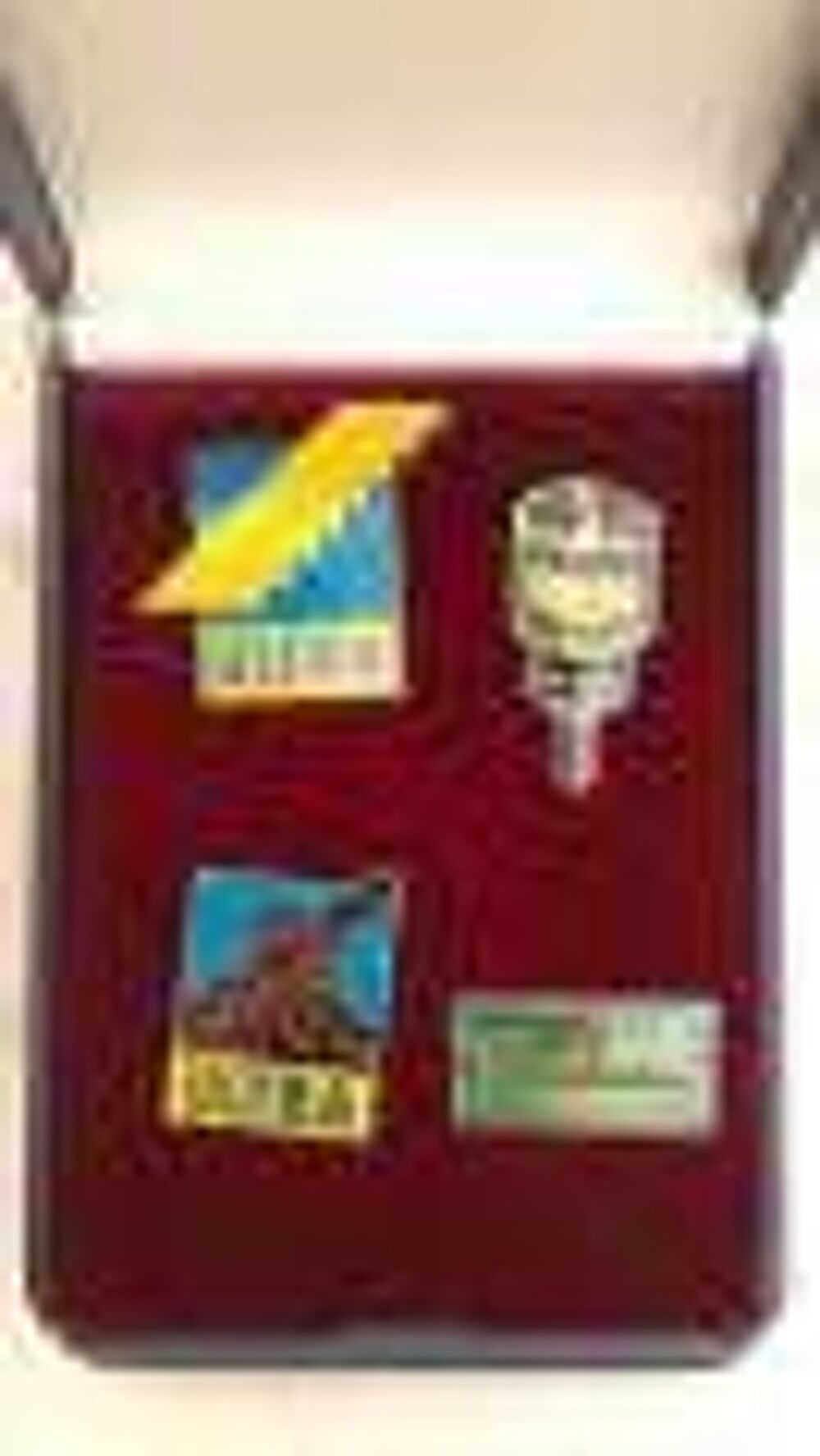 Coffret de Pin's U L T R A. 