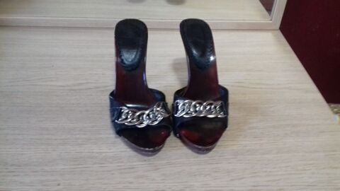 Chaussures d't, sabots noirs. 20 Noisiel (77)