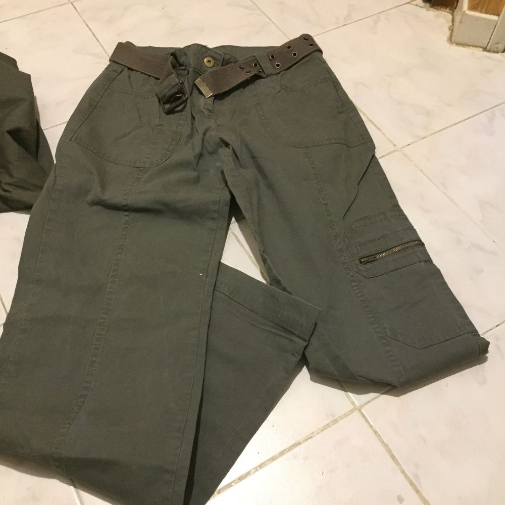 pantalon KAKI POCHES et SURPIQURES T. 38 Vêtements