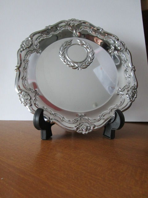 ASSIETTE r�compense troph�e - diam�tre : 15 cm et support 
10 Sassenage (38)