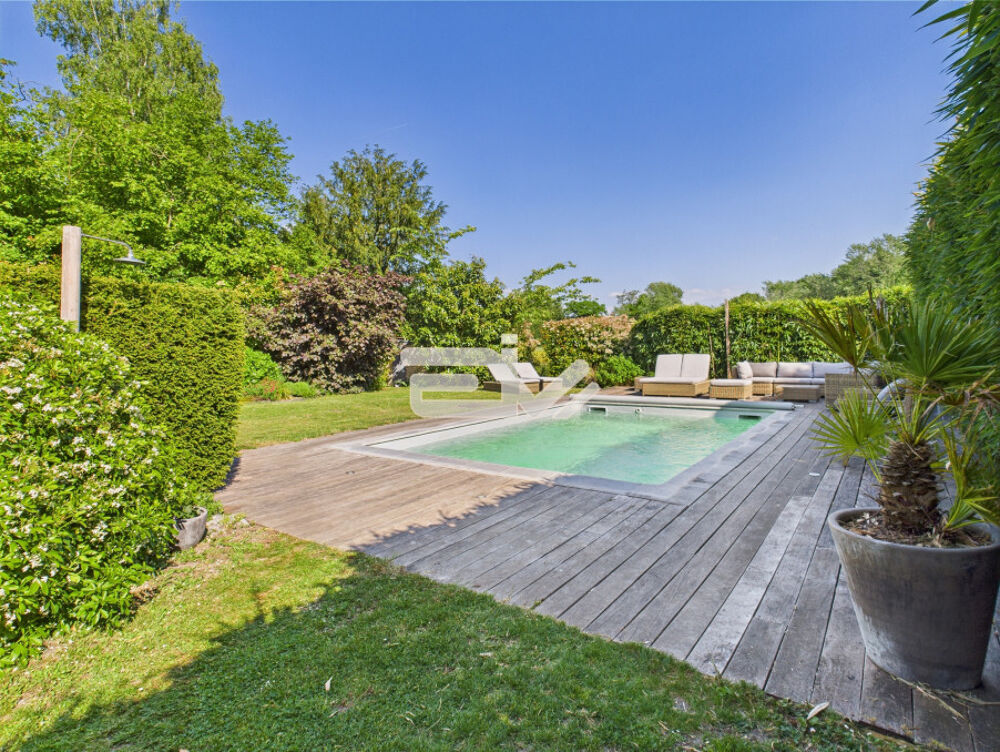 Vente Maison Jolie Maison Familiale avec Dépendances, Piscine et Jardin, à Pr Bucy le long
