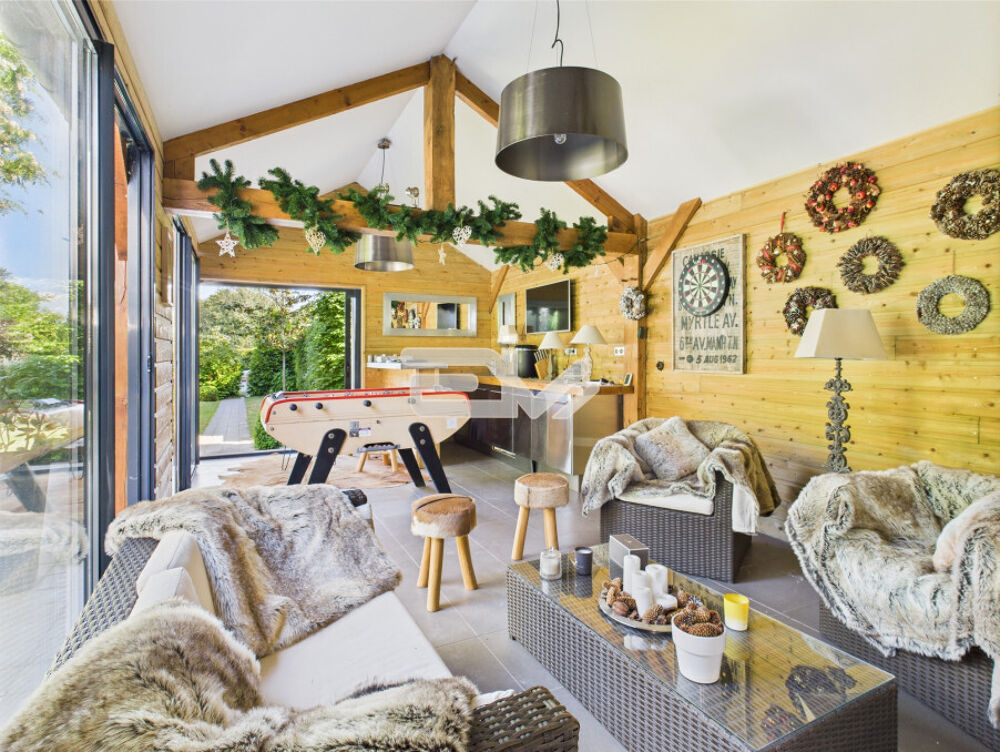 Vente Maison Jolie Maison Familiale avec Dépendances, Piscine et Jardin, à Pr Bucy le long