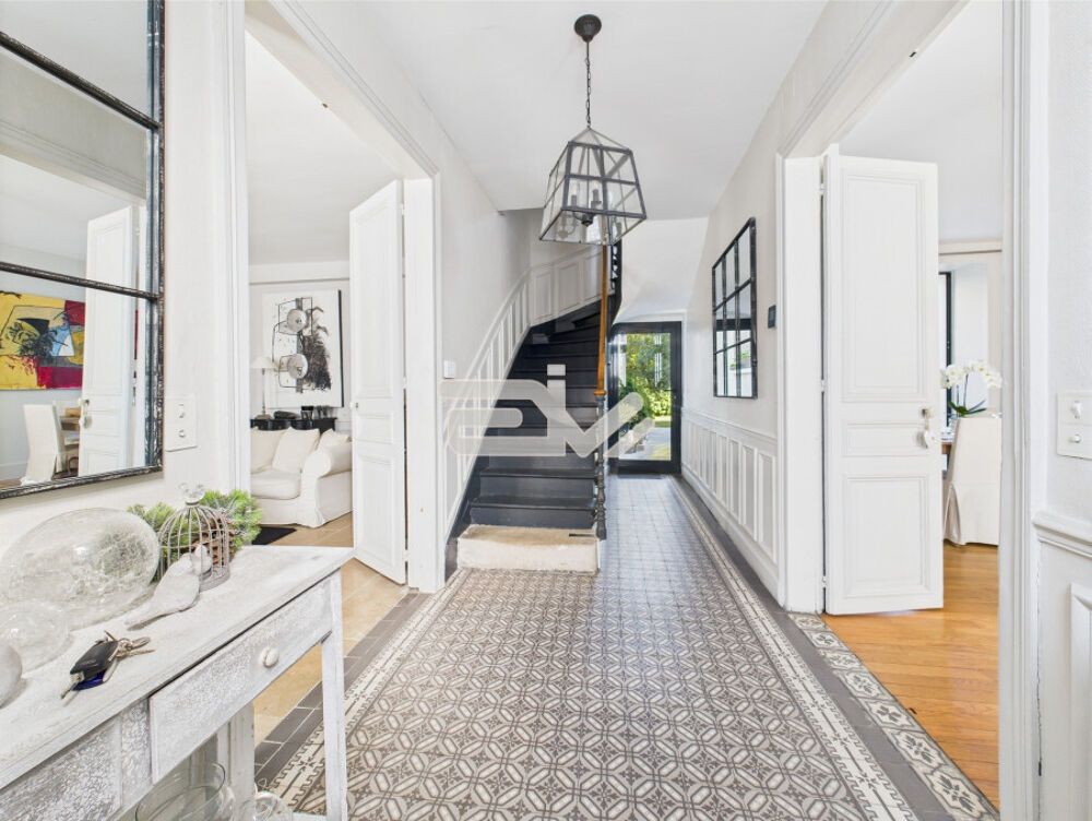 Vente Maison Jolie Maison Familiale avec Dépendances, Piscine et Jardin, à Pr Bucy le long