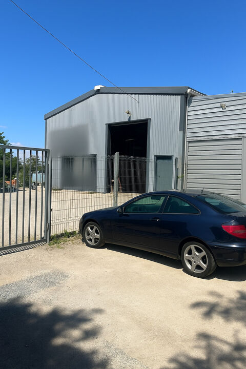 POUR INVESTISSEURS !!  Situé en zone industrielle de ... 470000 74100 Ville la grand