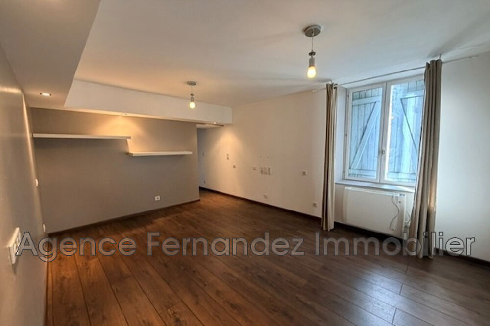 Vente Appartement Appartement type 3 rénové. 1er étage. Calme.Proche commerces. Le coteau