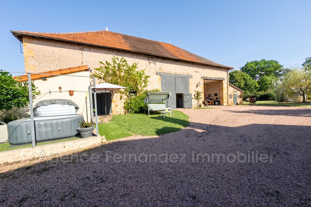 Vente Maison Ancien corps de ferme de 240 m2 habitables. Proche centre vill Marcigny