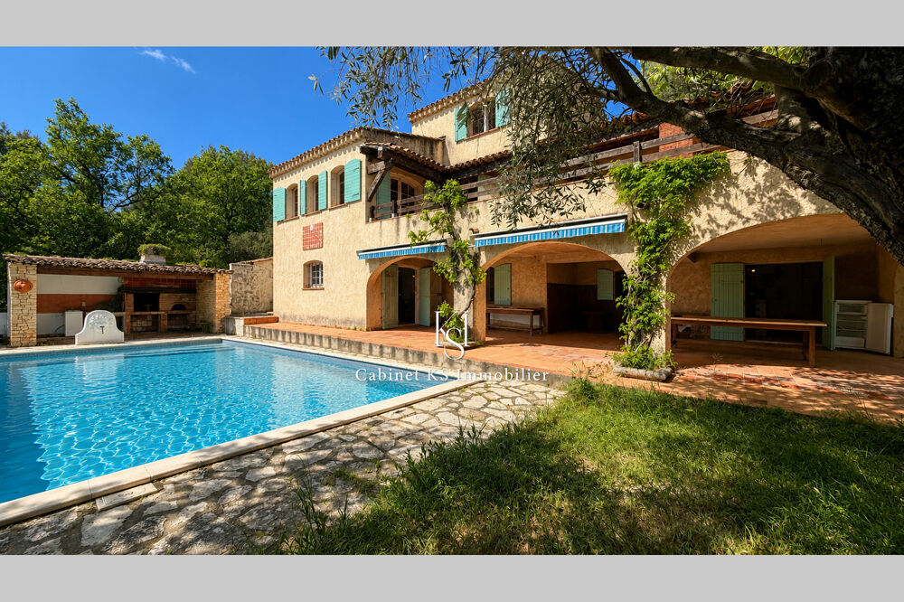 MAS avec piscine 9000 m2 de terrain.