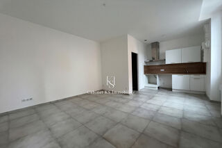  Appartement à louer 2 pièces 32 m²