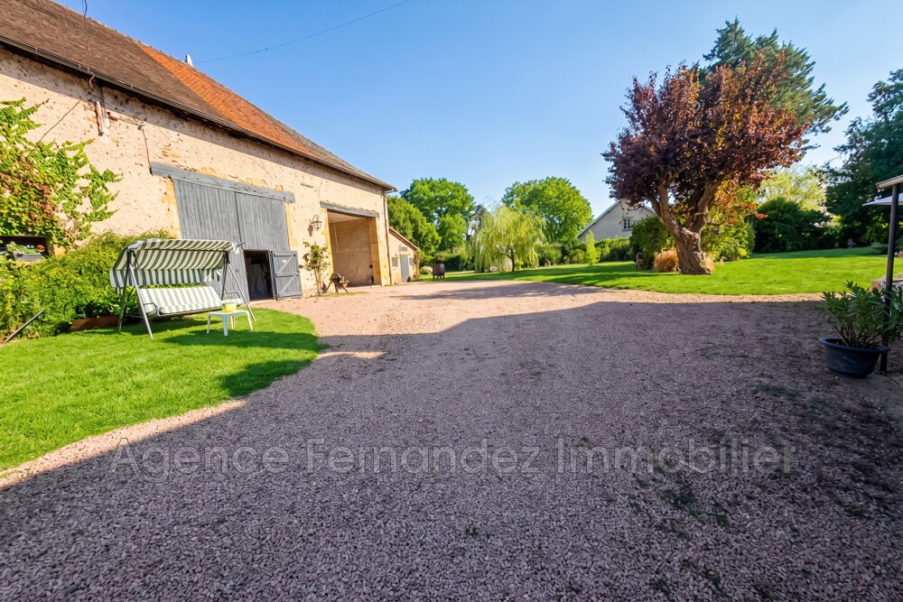 Vente Maison Ancien corps de ferme de 240 m2 habitables. Proche centre vill Marcigny