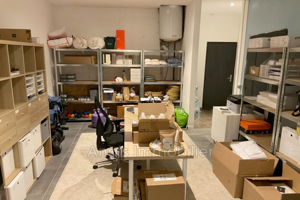   COGOLIN, A vendre Murs boutique ou bureau, centre-ville. Cogolin
