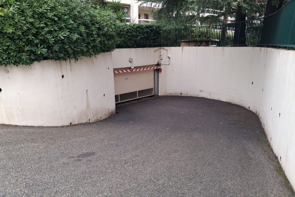Vente Parking/Garage GARAGE TAILLE PMR 15 M² : AZUR PARADIS Cannes