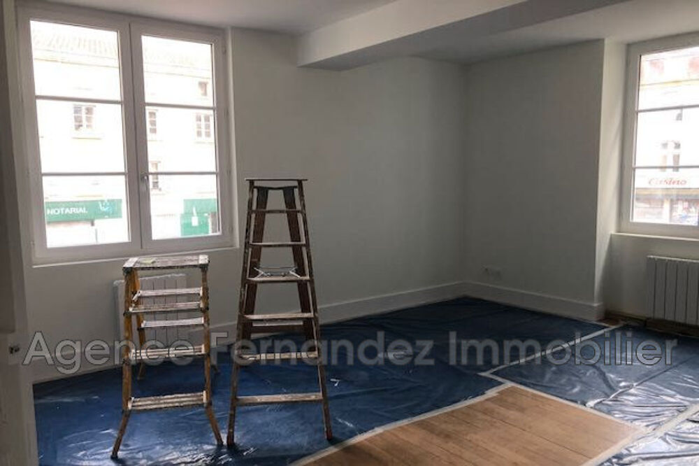appartement type 2, 2eme étage central ville.