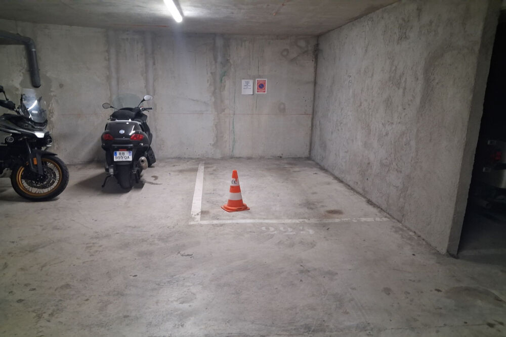 Vente Parking/Garage PARKING SOUS SOL 10 M² : BOXABLE Vallauris