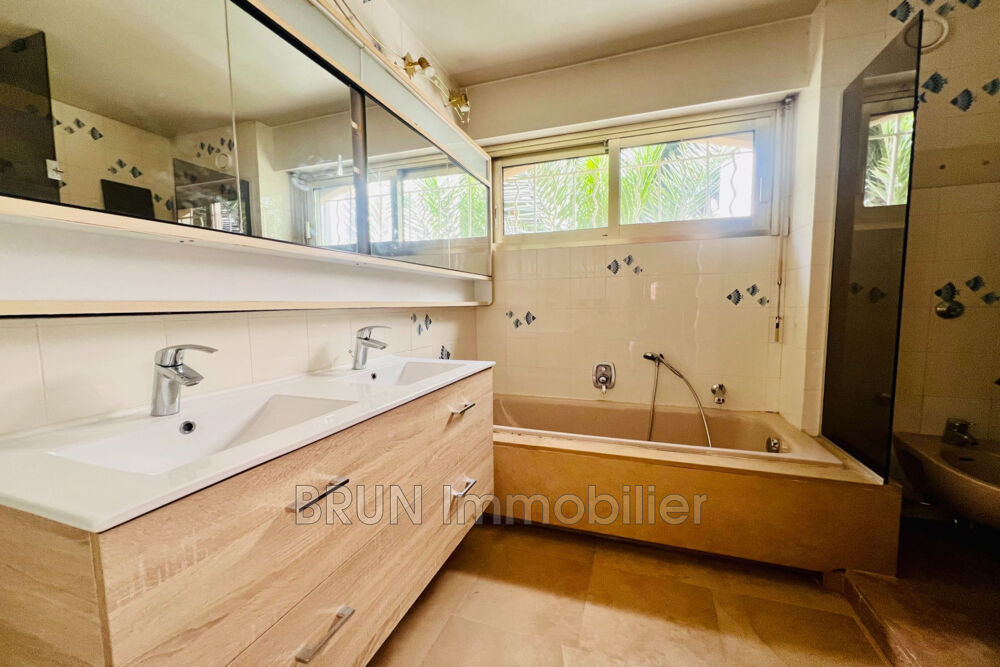 � vendre  Appartement Antibes (06600)