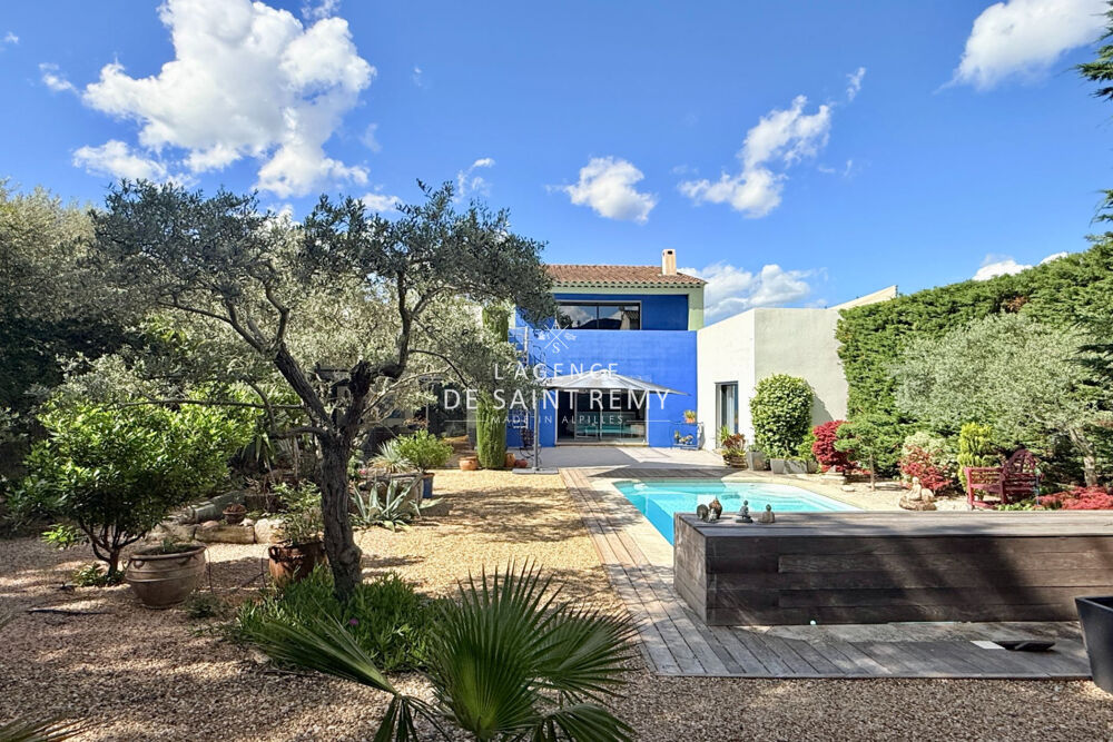 Maison contemporaine aux pieds des Alpilles, et à pied du cent