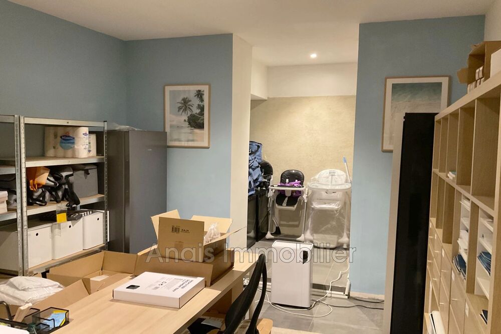   COGOLIN, A vendre Murs boutique ou bureau, centre-ville. Cogolin