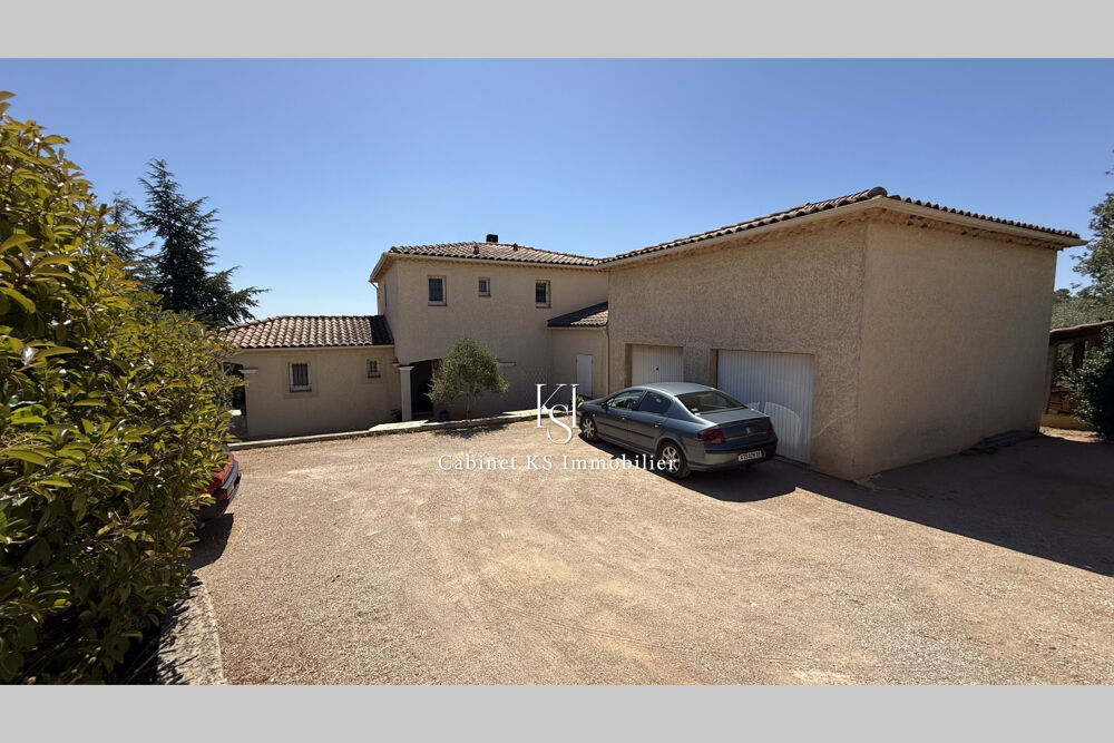 Villa T5 Sur 5000 m2 de terrain clos avec piscine et dépendanc
