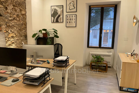   A vendre Murs boutique ou bureau en centre-ville de Cogolin. 