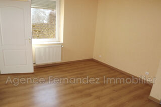  Appartement à louer 5 pièces 100 m²