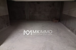  Parking / Garage à louer 27 m²
