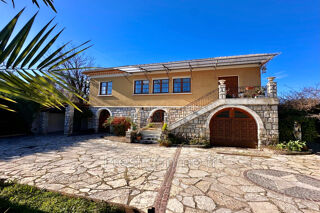 Woning, 270 m², grond 270 m²
