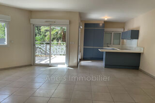  Appartement à louer 3 pièces 70 m²